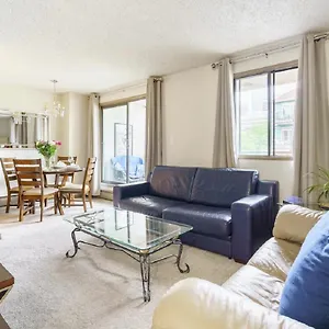 Entire Downtown, Walk To Bmo & Stampede, Parking, 1,5 Hrs To Banff Apartment YYC