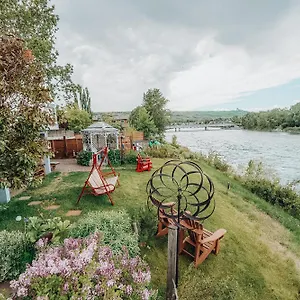 Along River Ridge 4* YYC